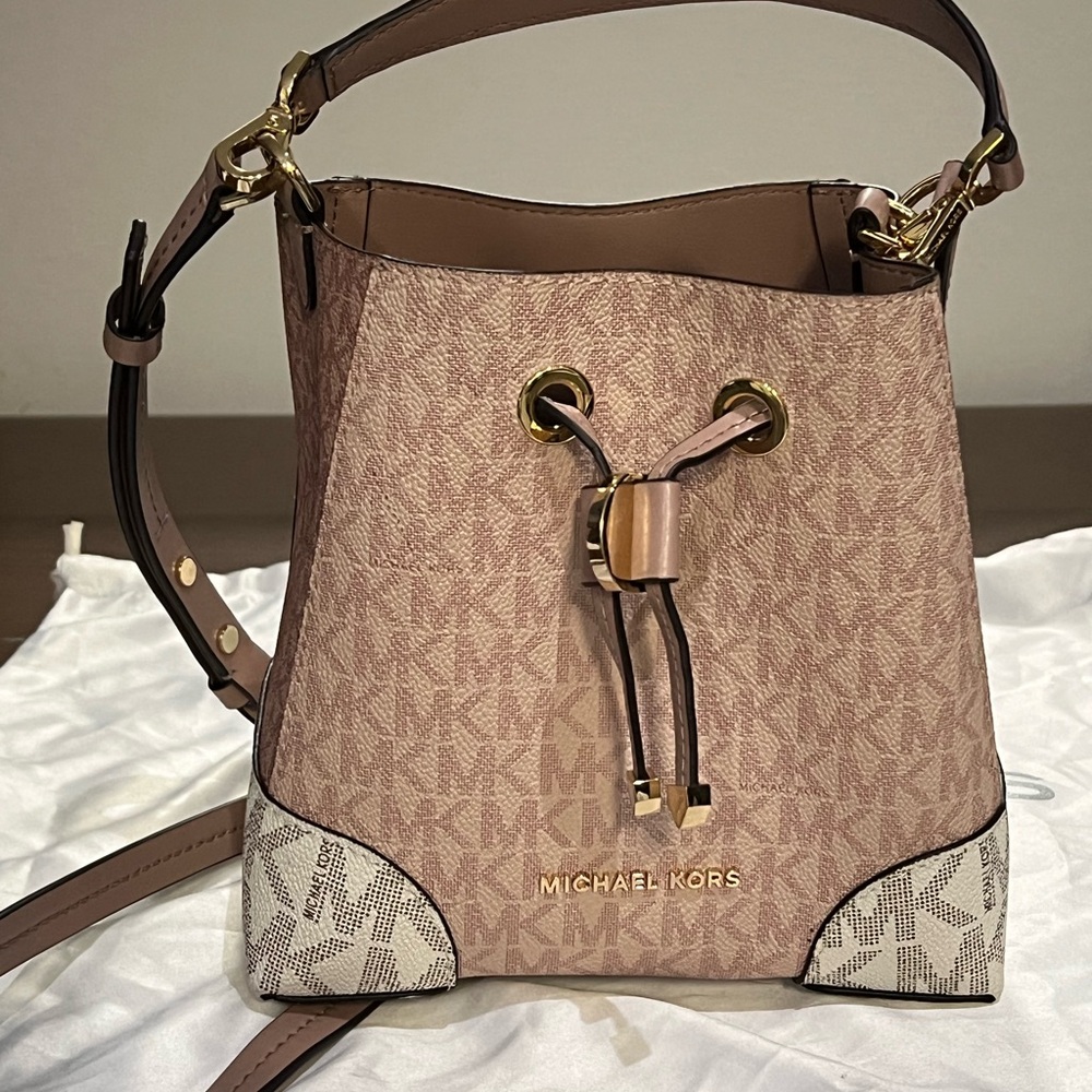 Michael Kors Tan and Cream Shoulder Bag with Gold-Tone Accents